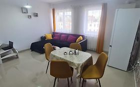 Cosy 2 Bedroom Apartment In New Town
